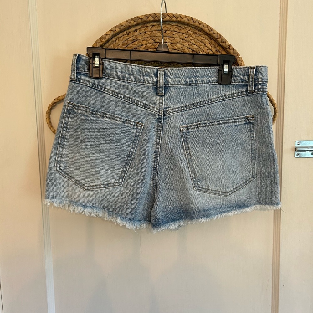 Light Wash Denim Frayed Hem High Rise Women’s Shorts - Picture 2 of 3